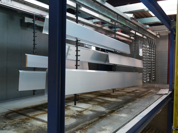 Beschichtete Bauteile in der Produktionsanlage